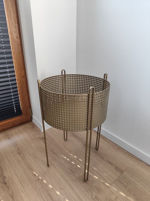 Kwietnik stojący, kolor  złoty, metalowy