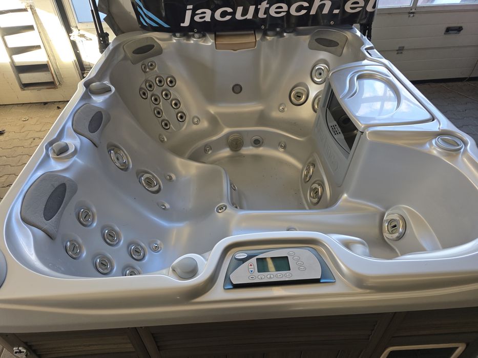 Jacuzzi dzakuzi ogrodowe taras ogrod caloroczne ocieplone sundance spas Marin