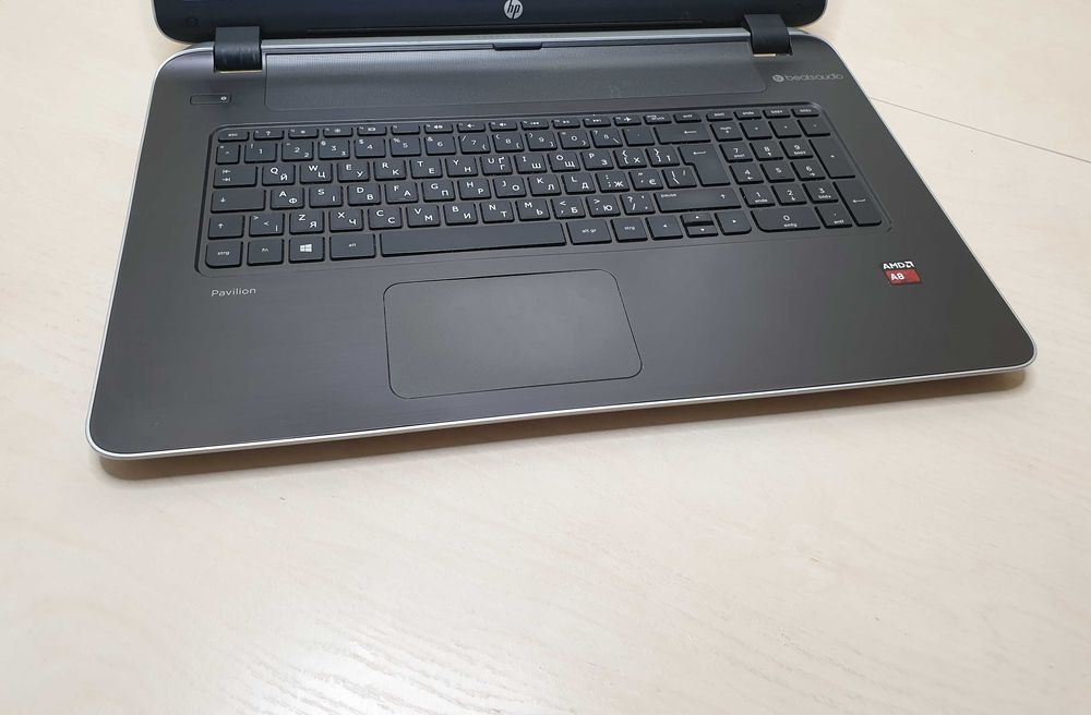 Великий ноутбук HP Pavilion 17 / AMD A8 - 4 ядра / RAM 8 GB/ SSD