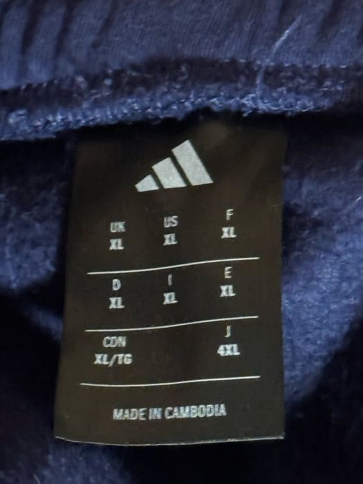 Шорти Adidas.
