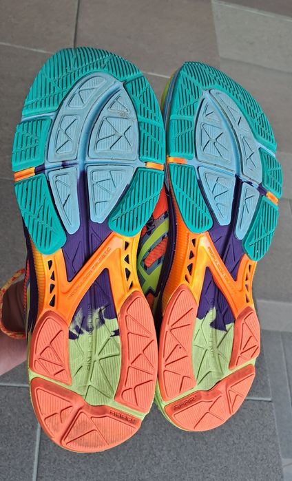 Продам оригінальні кросівки Asics Gel-Noosa Tri 10