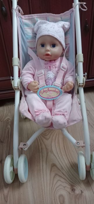 Baby Annabelle w wózku
