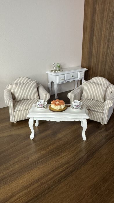 Меблі у ляльковий будиночок