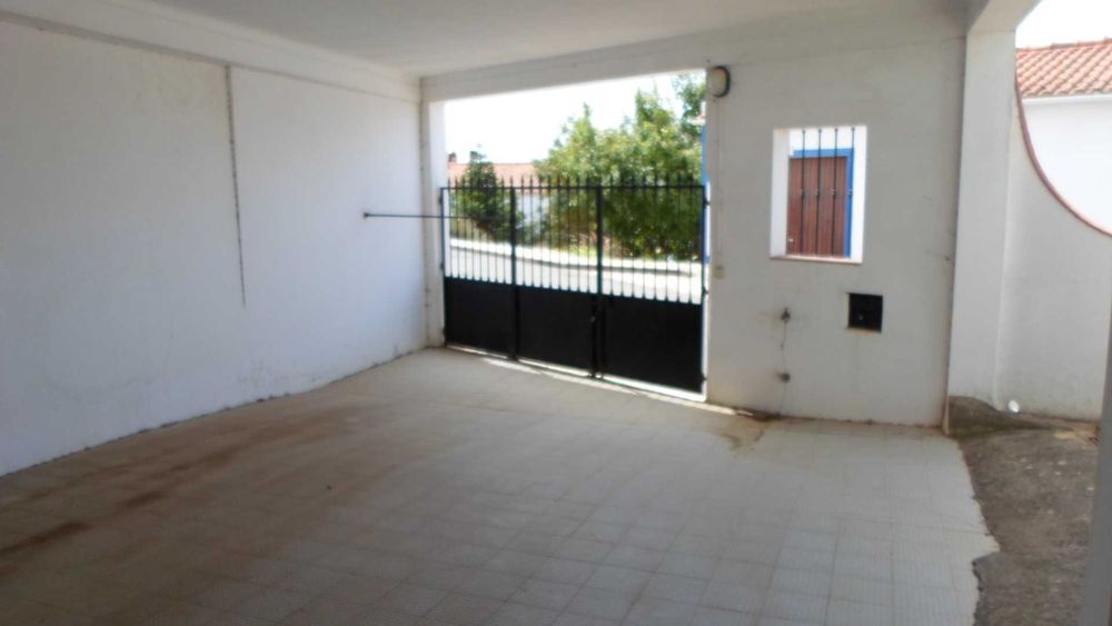 Moradia isolada, 3 pisos, 5 assoalhadas + 1.