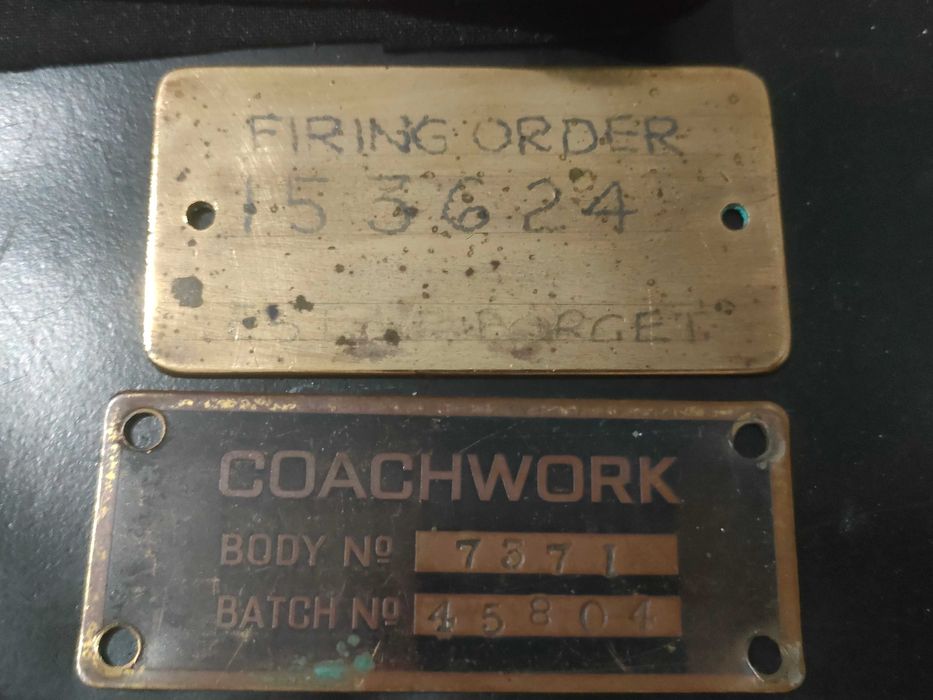 Chapas metálicas alusivas a rallye's anos 60