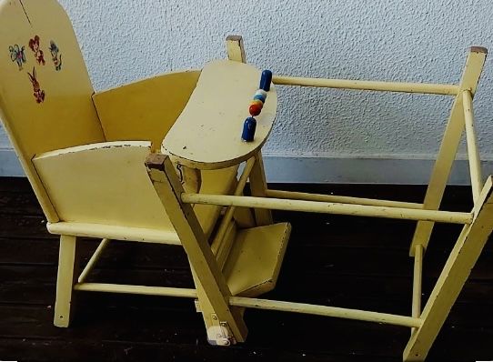 Cadeira de refeição criança vintage muito simpática