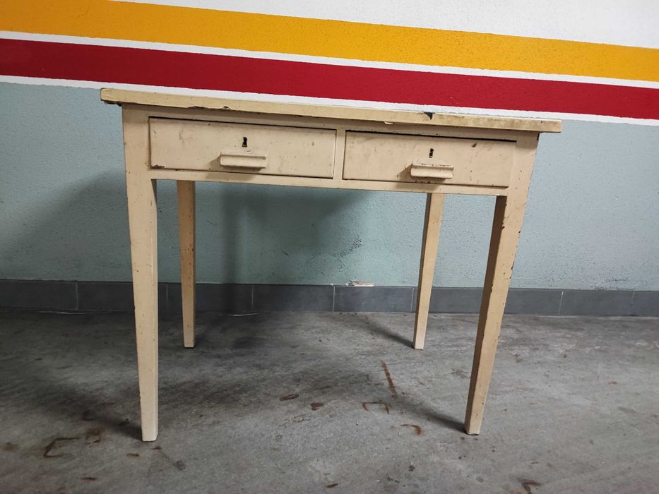 Mesa antiga de cozinha