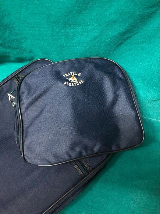 Trolley azul + necessaire da Travel & Pleasure