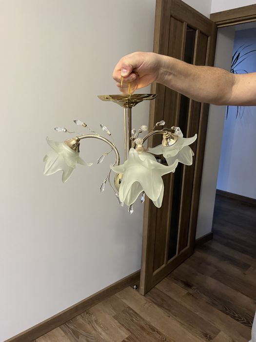 Продам люстру