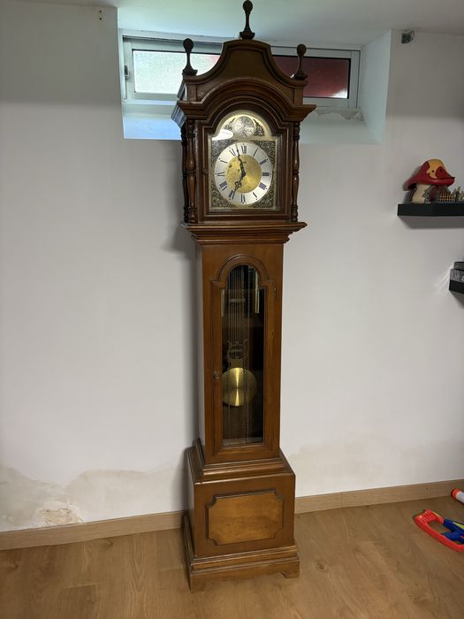Relógia de pé “tempus fugit”