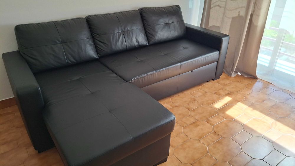 Sofá em pele sintética