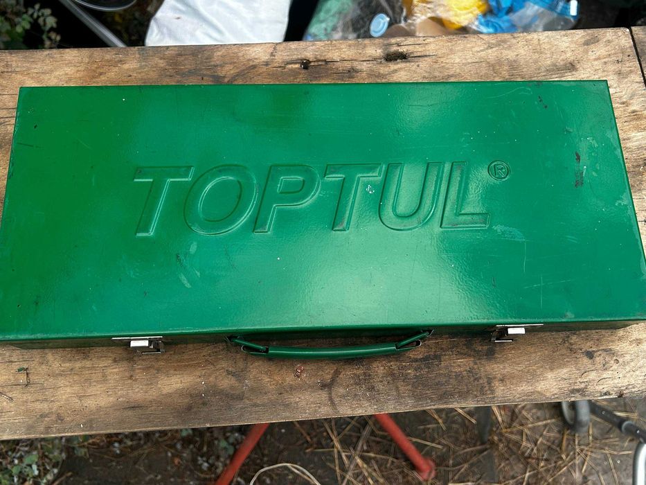 Набор комбинированных ключей TOPTUL 6–24 мм в металлическом кейсе