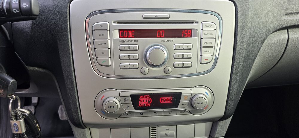 Форд Фокус 1.6 бензин  .