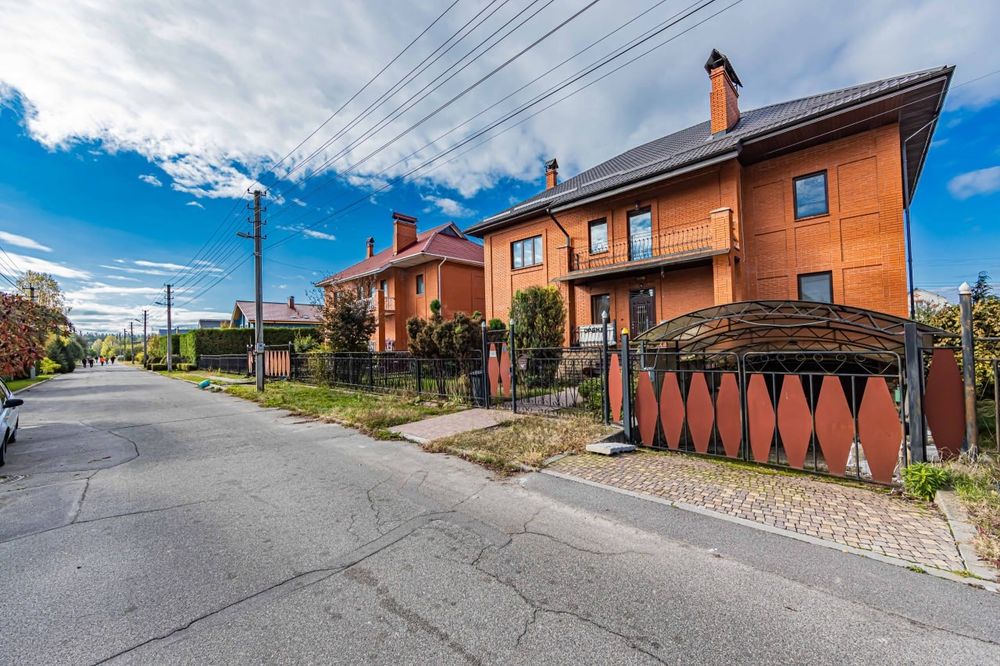 Мала Олександрівка, КМ Зелений Гай, 3пов.котедж 350м.кв.з 2 басейнами