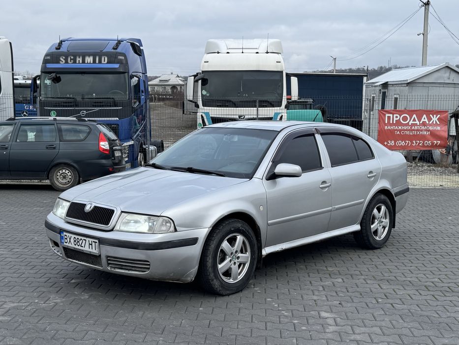 Машина обслужена, по техніці без питань, ходова двигун в чудово стані, кпп відкапіталені 30 тис
тому. Кожен день на ходу, зимня хороша резина.
Багата комплектація, гарне біледсвітло. По електриці все працює. 4 електросклопідйомники.
Необхідні незначні кузовні роботи. Є питання по
ЛКП. Капот з пошкодженнями, лобове з тріщинами
Хорошому покупцю торг.
Хороша надійна автівка за два роки часу ніколи не підводила.
Хто купить буде дуже задоволений!!