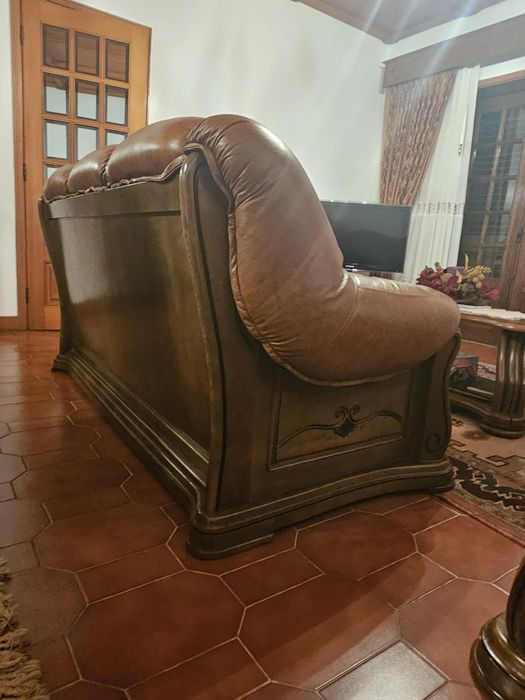 Conjunto sofas em cabedal