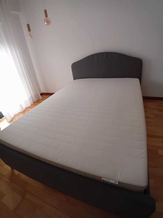 Cama casal HAUGA Cinzenta [IKEA] com colchão