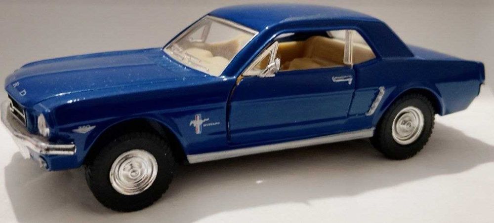 Модель Ford Mustang 1964 1:36 від виробника Kinsmart. Гарний стан. Металева. Під переробки. Під конверсії. Кузов рівний, в ідеальному стані.