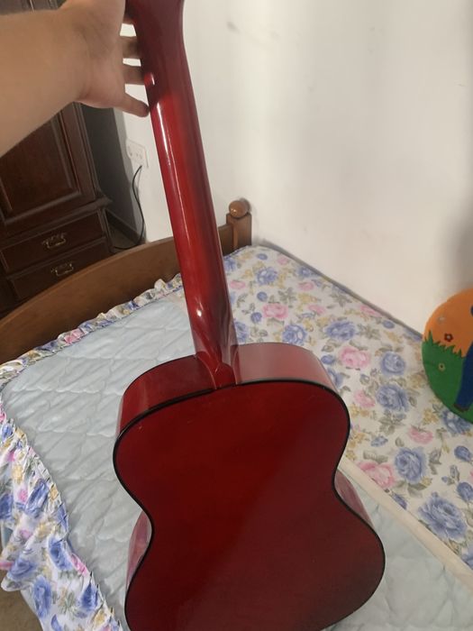 Guitarra em bom estado falta uma corda so