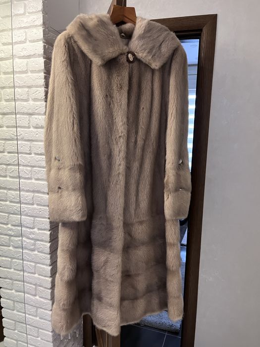 Норкова шуба з капʼюшоном