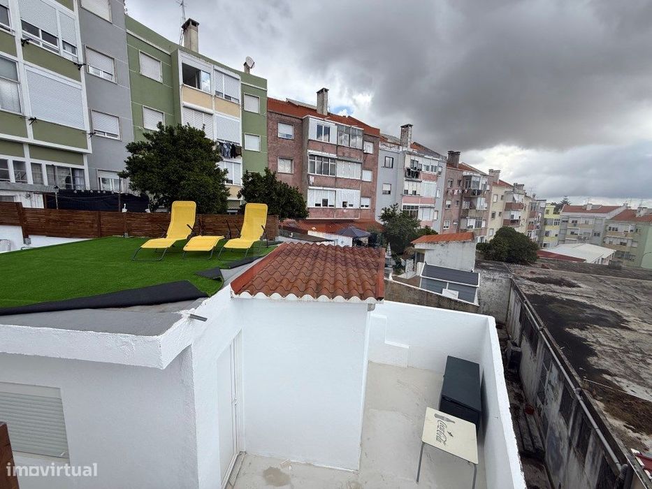 T3 Totalmente Remodelado com Quintal, Anexo e Vista Desafogada | Am...