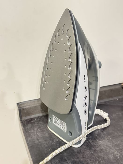 Парова Праска Grunhelm EI8817AG