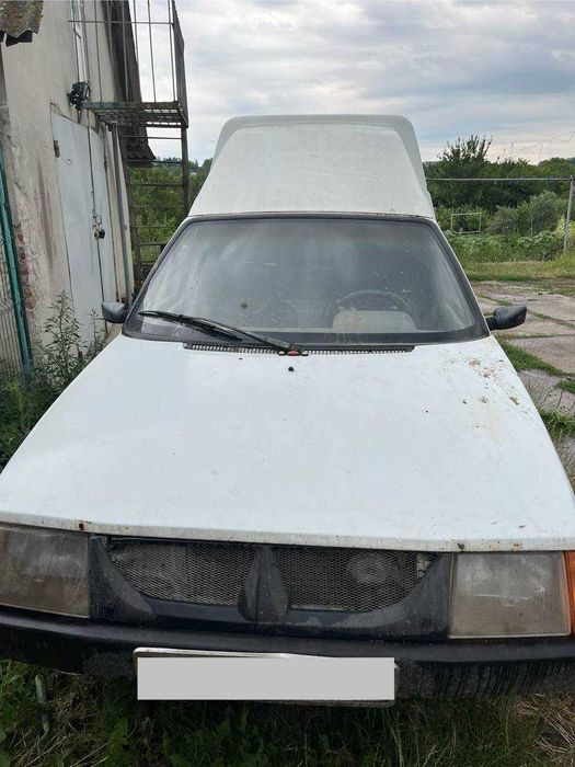 Машина таврія з будкою