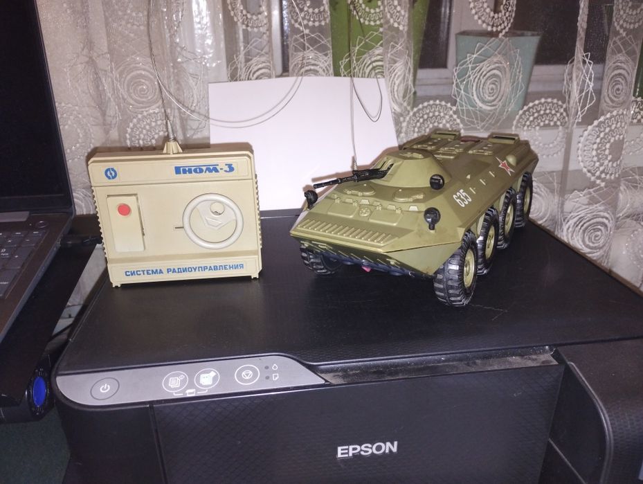 Игрушка СССР БТР гном 3