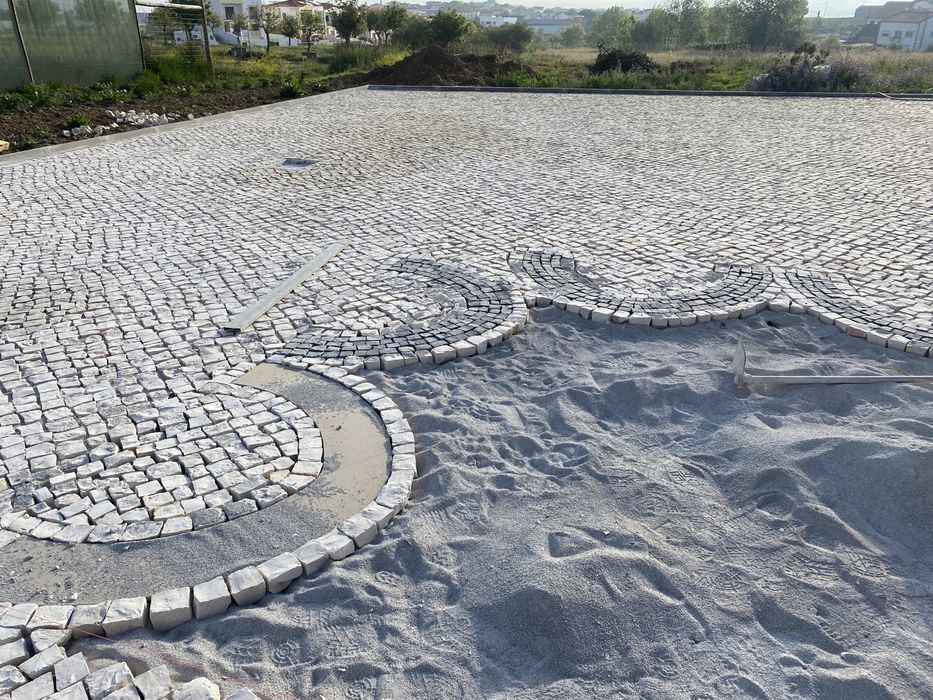 Calçada á portuguesa vidraço