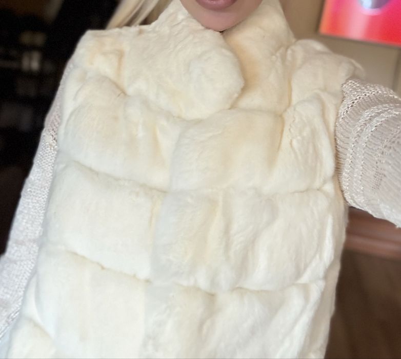 Шикарная белосснежная жилетка из шиншиллы ,натуральный мех