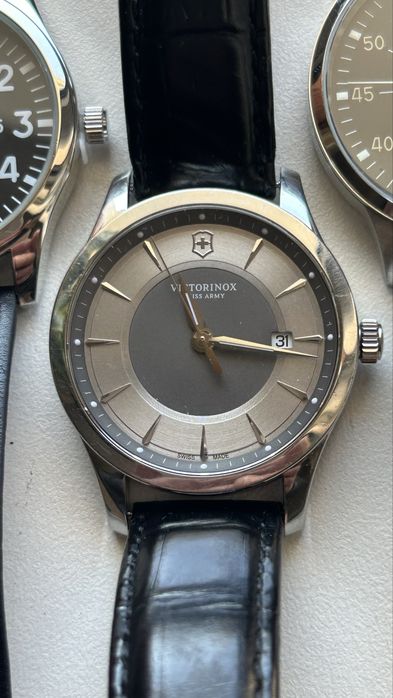 Ціни знижено: Кварцові годинники Swiss та Китай