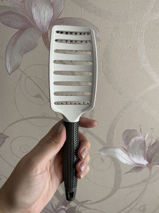 Продам продувну щітку для волосся