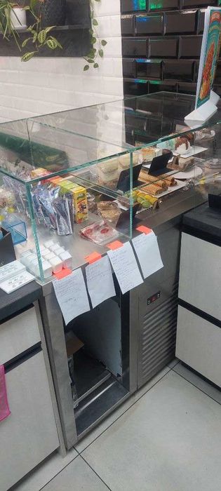 Холодильна/ кондитерська вітрина