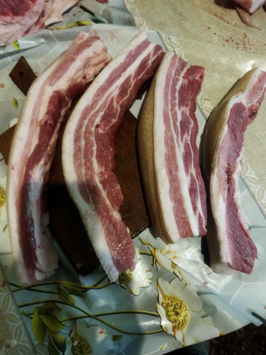 М'ясо, сало із м'ясом.