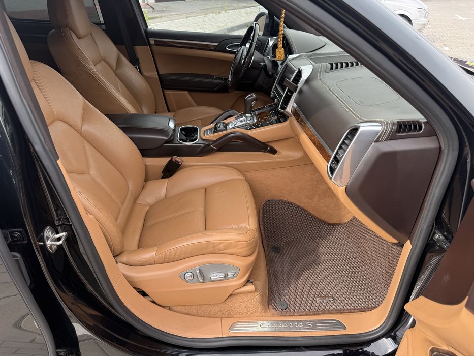 Porsche Cayenne S  3.0 Hybrid