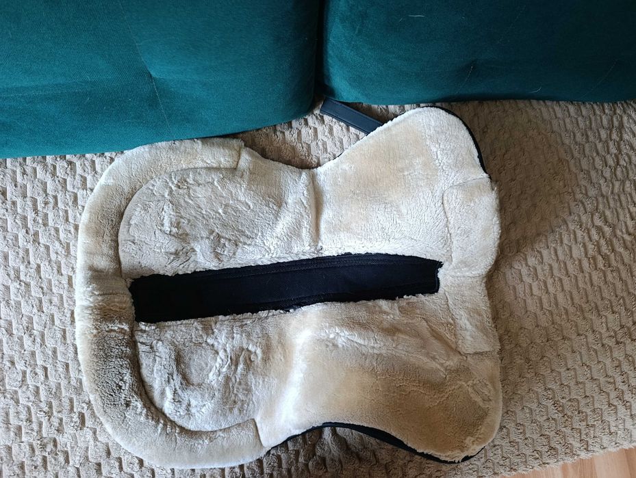 Podkładka pod siodło Eskadron Saddle Pad Softshell Fauxfur
