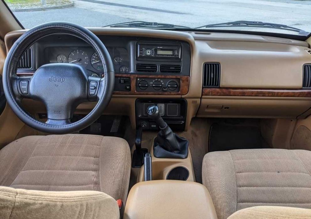 Jipe Jeep Cherokee