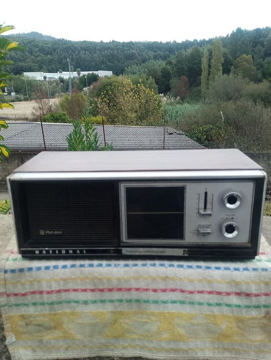 Radio antigo, não é de válvulas