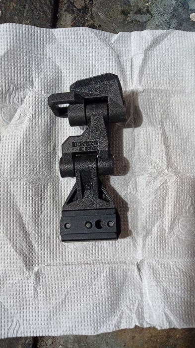 Кріплення на шолом для приладу нічного бачення