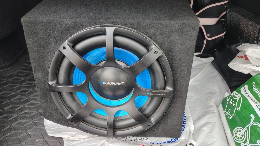Сабвуфер в автомобіль Blaupunkt