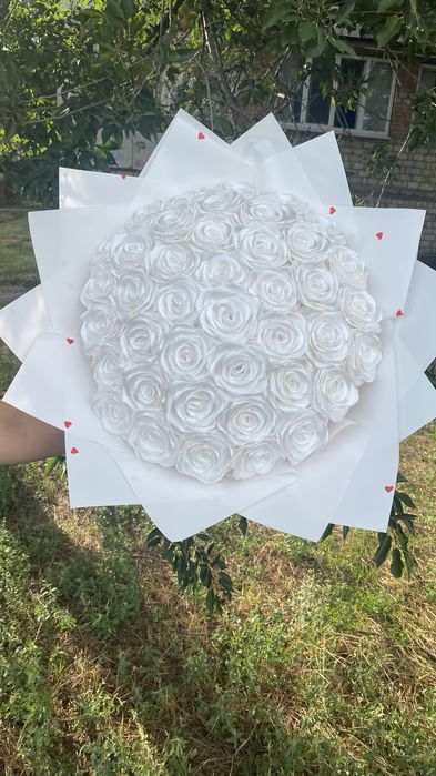 Букет роз с атласной ленты