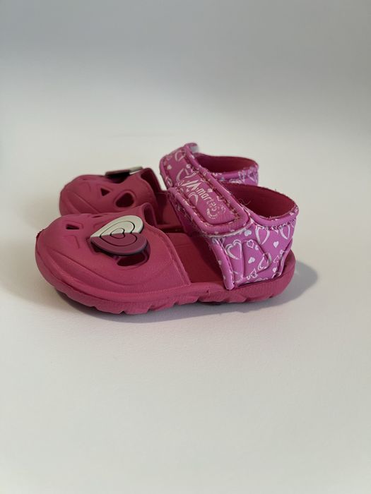 Взуття для дівчинки