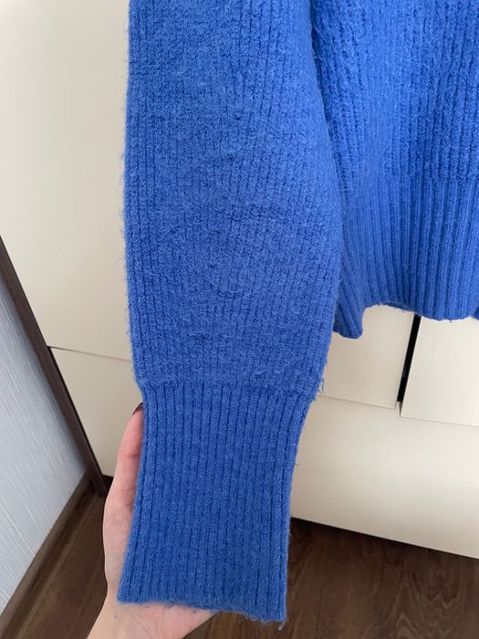 Жіночий светр синього кольору