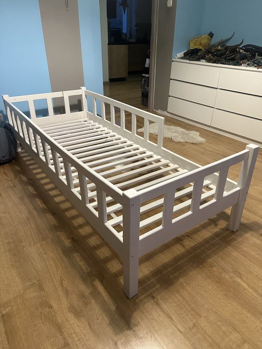 Łóżko dziecięce drewniane