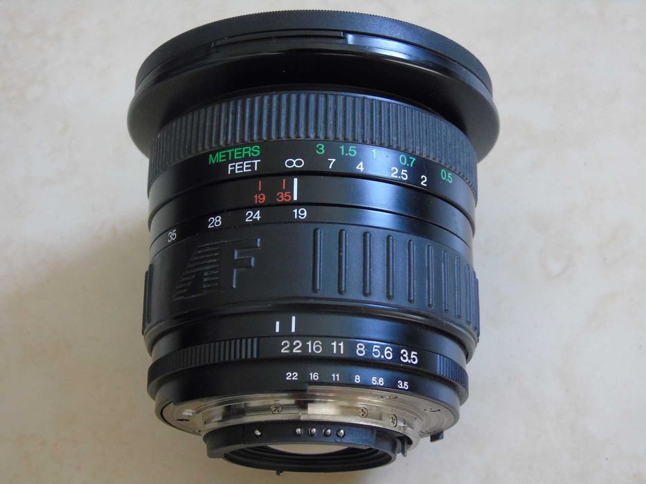 Cosina 19-35mm f1:3.5-4.5 para Nikon FX