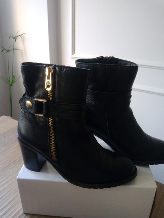Botas pretas tamanho 39