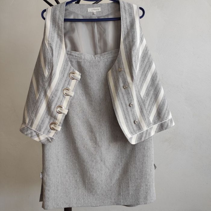 Двойка серого цвета