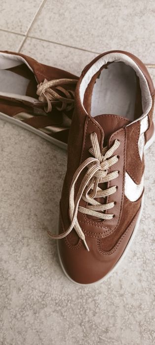 Sapatilhas castanhas