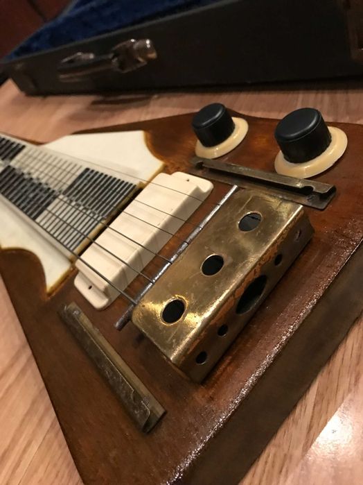 gitara elektryczna Lap Steel