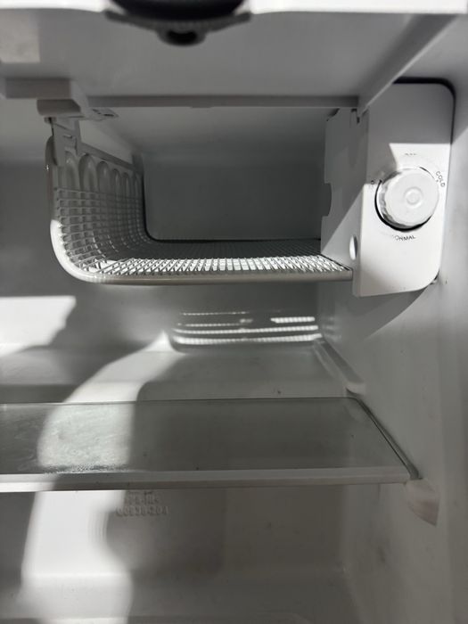Продам мини холодильник Midea 47л.